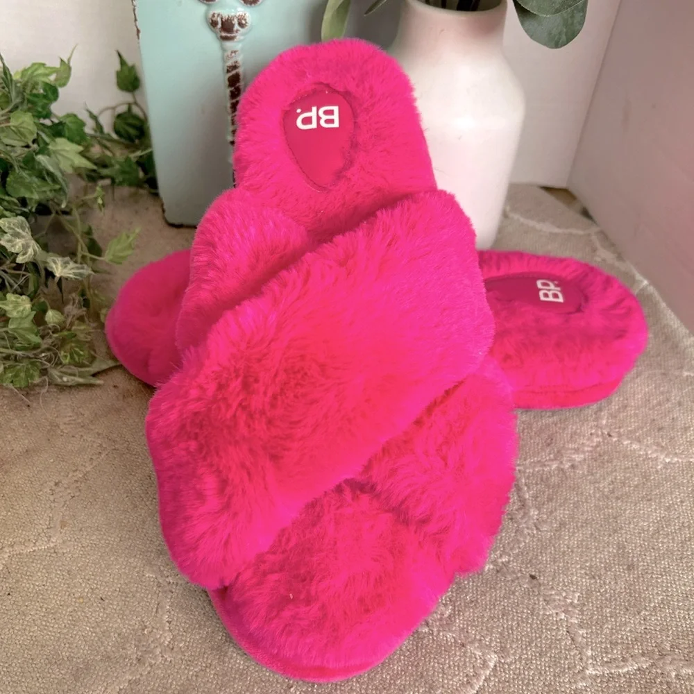 BP (Brass Plum) Plush BarbieCore Pink Crisscross Slippers. Size 9-10 Lar… - Picture 4 of 10